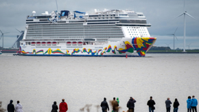 Norwegian Encore auf der Ems Foto NCL David Hecker